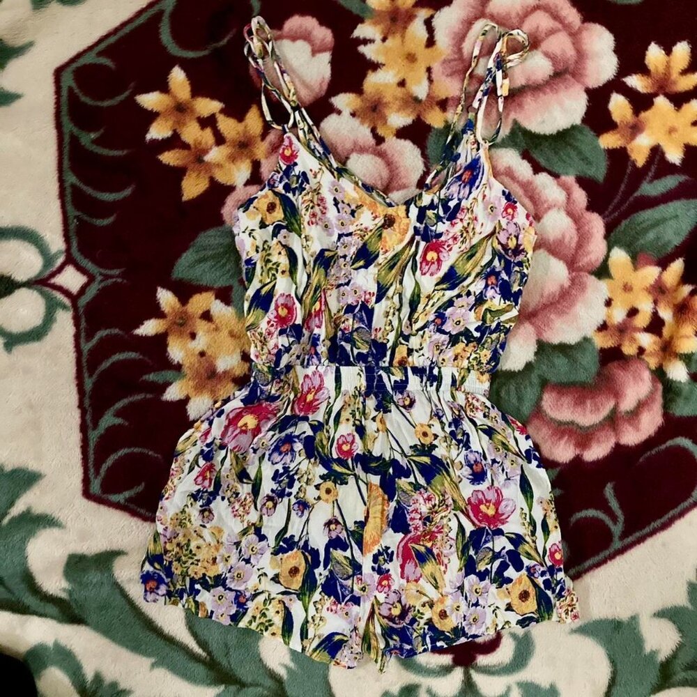Small floral romper , cross back , elastic waist, early 2000’s clothing, flower